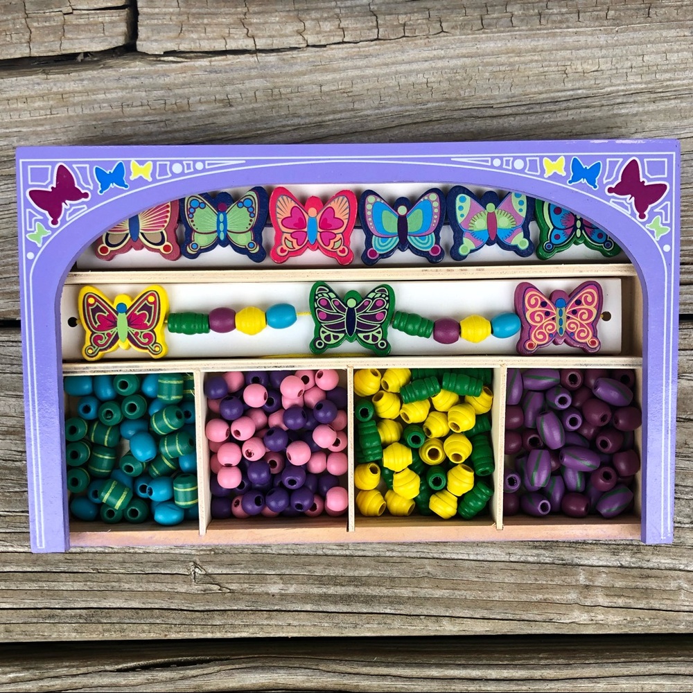 - Melissa & Doug Jewelry Making Kit! NEW!